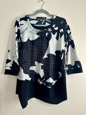 Porto San‎ Francisco • 3/4 Sleeve Asymmetrical Layered Top